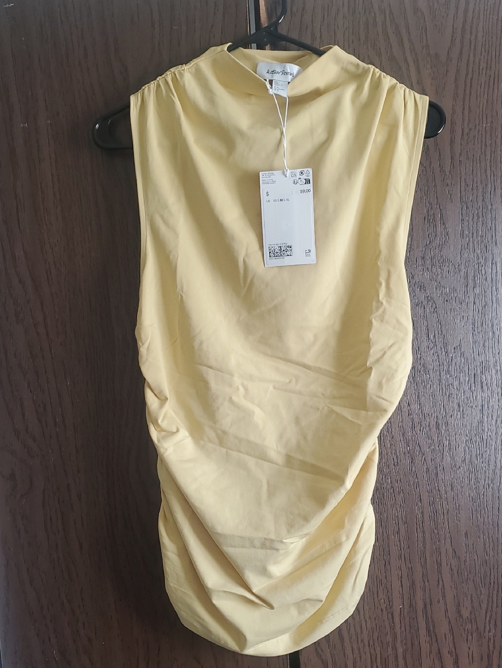 Sleeveless Mock-Neck Top light yellow - Picture 2 of 6